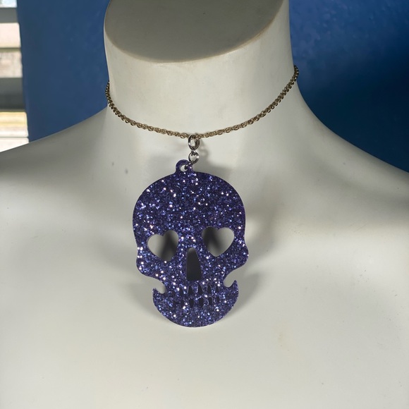 Purple glitter resin skull pendant - Picture 3 of 7